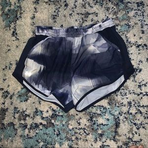 UNDERARMOUT Women’s Fly-byPattern Shorts W/POCKETS